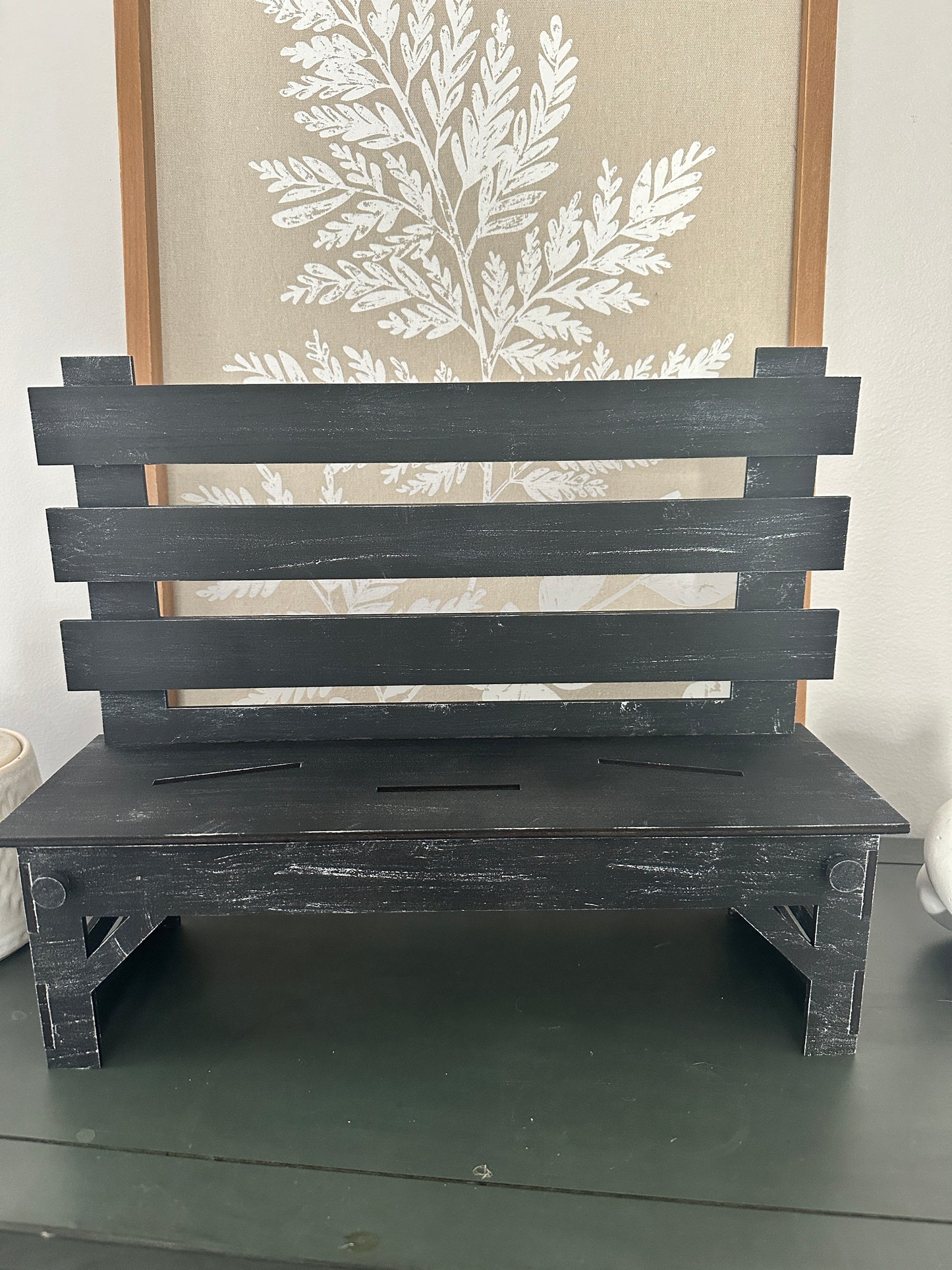 INTERCHANGEABLE DISPLAY BENCH BASE
